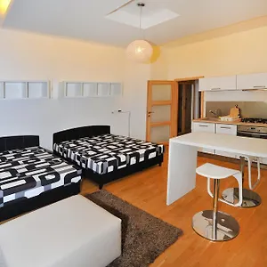 Elišky Krásnohorské Appartement Prague